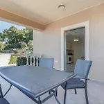 Villa Sea View 2 *